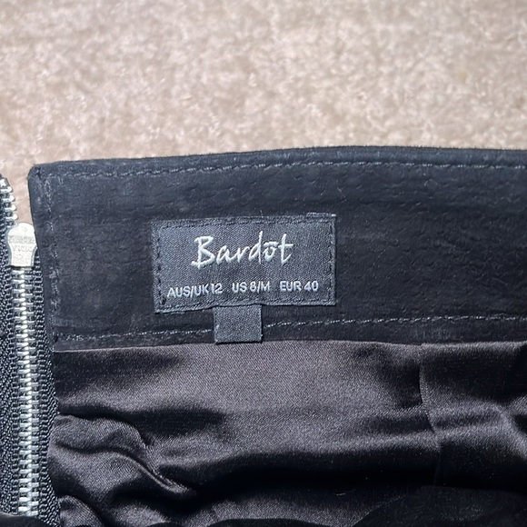 Bardot black suede mini skirt with zip backs size 8 - Picture 4 of 6